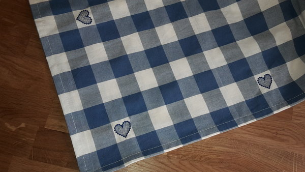 SONDERPREIS Tischdecke im Landhausstil, blau / weiß mit Herz, 250 * 110 cm